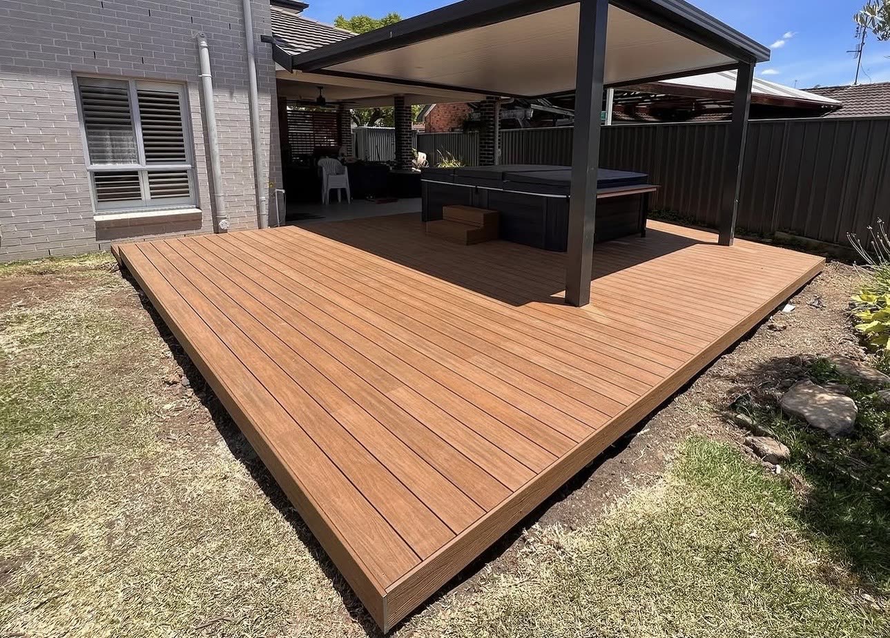 Composite deck with spa under a flat-roof pergola
